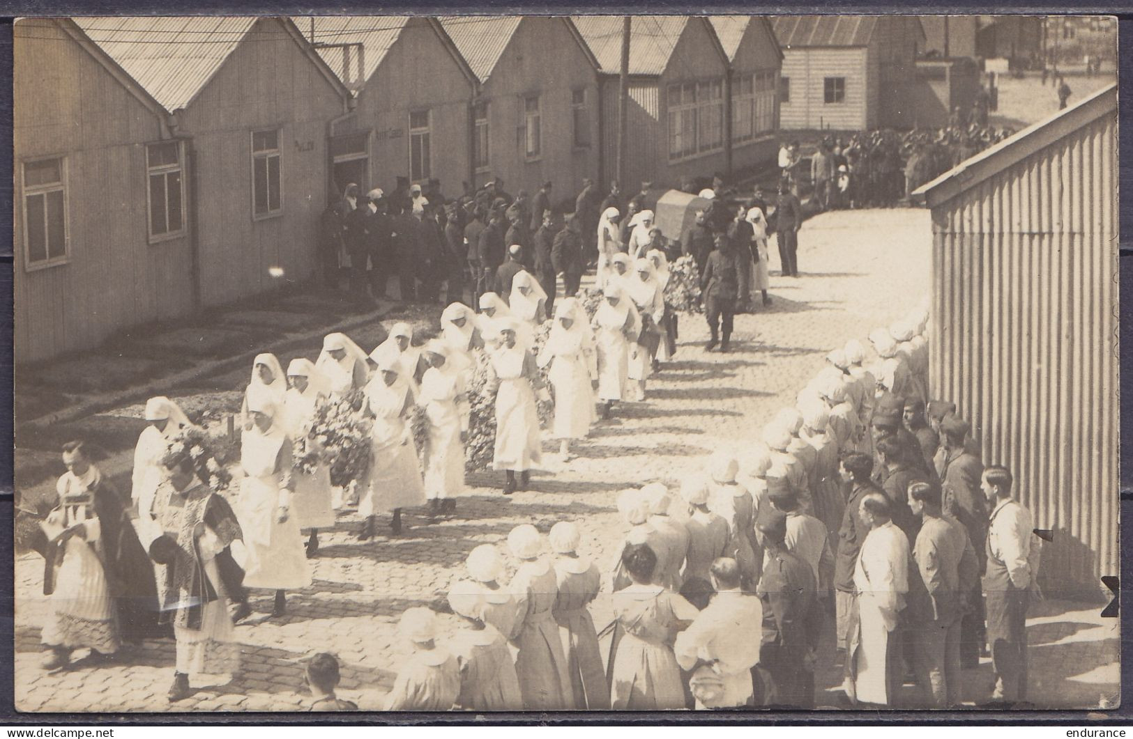 Carte-photo - Baraquements Militaires - Funérailles D'un Soldat Belge Ou Français - Année ? - Weltkrieg 1914-18