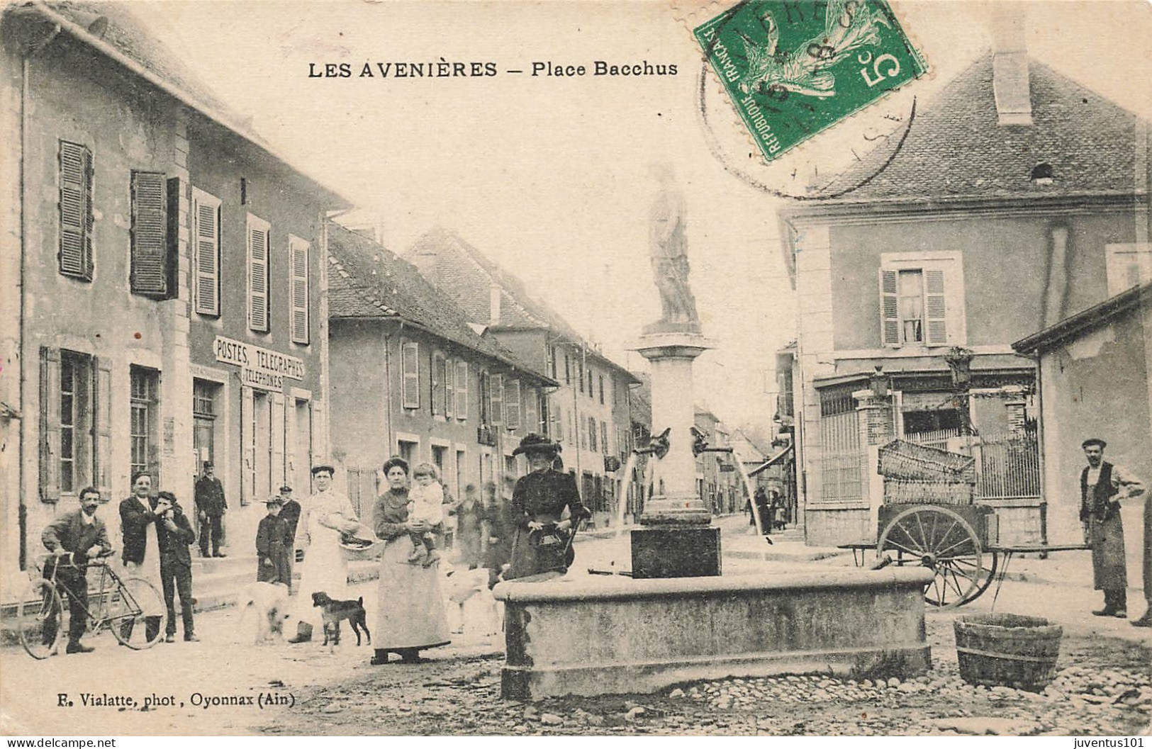 CPA Les Avenières-Place Bacchus-Timbre     L2908 - Les Avenières