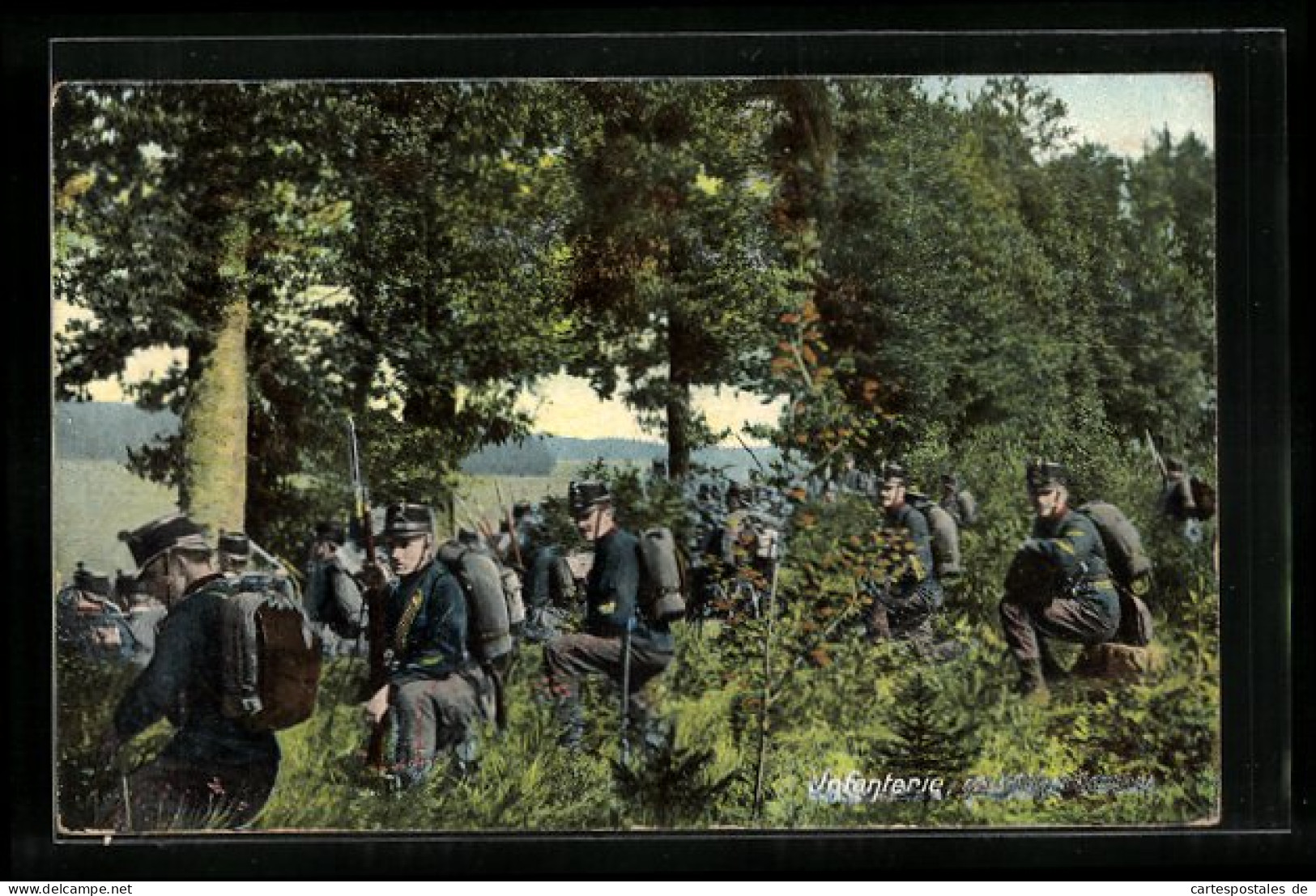 AK Infanteriesoldaten Mit Marschgepäck Im Gelände  - Sonstige & Ohne Zuordnung