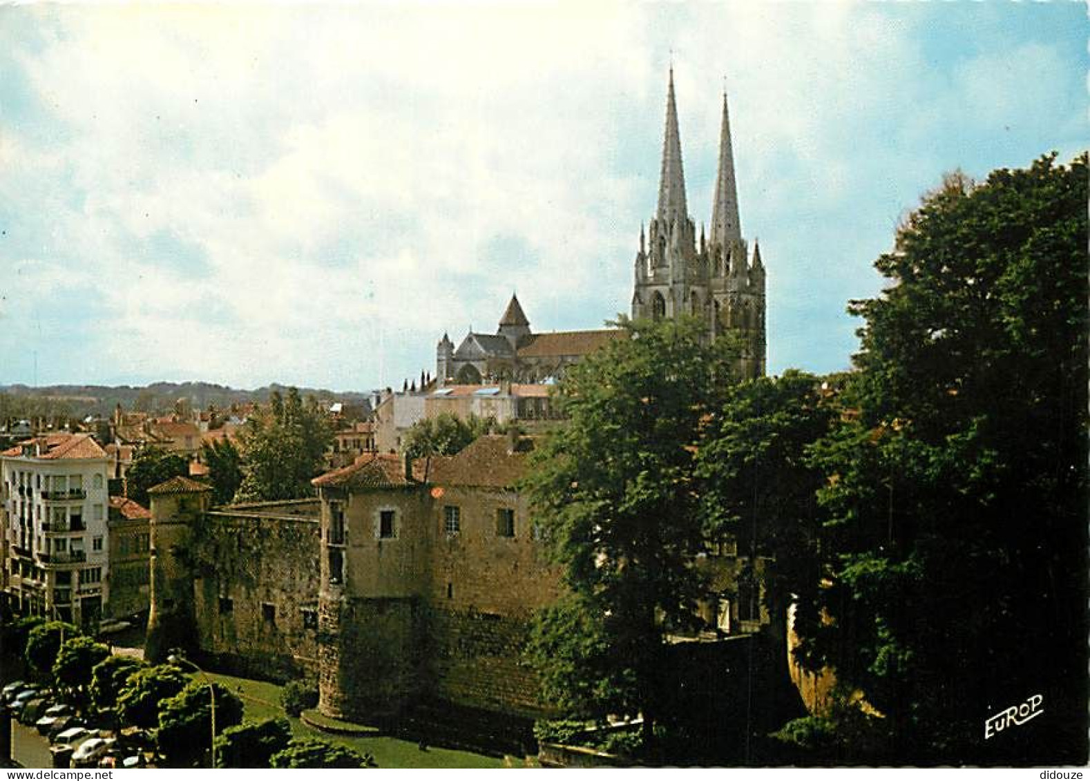64 - Bayonne - La Cathédrale Et Le Château Vieux - Carte Neuve - CPM - Voir Scans Recto-Verso - Bayonne