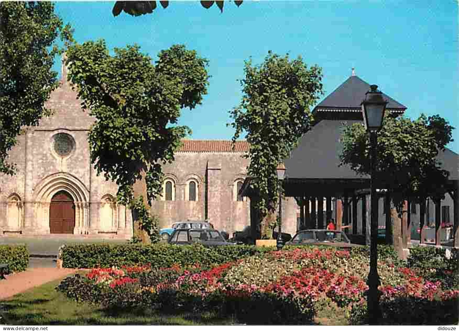 17 - Ile D'Oléron - Saint Georges D'Oléron - Le Marché Et L'Eglise - Automobiles - Fleurs - CPM - Voir Scans Recto-Verso - Ile D'Oléron