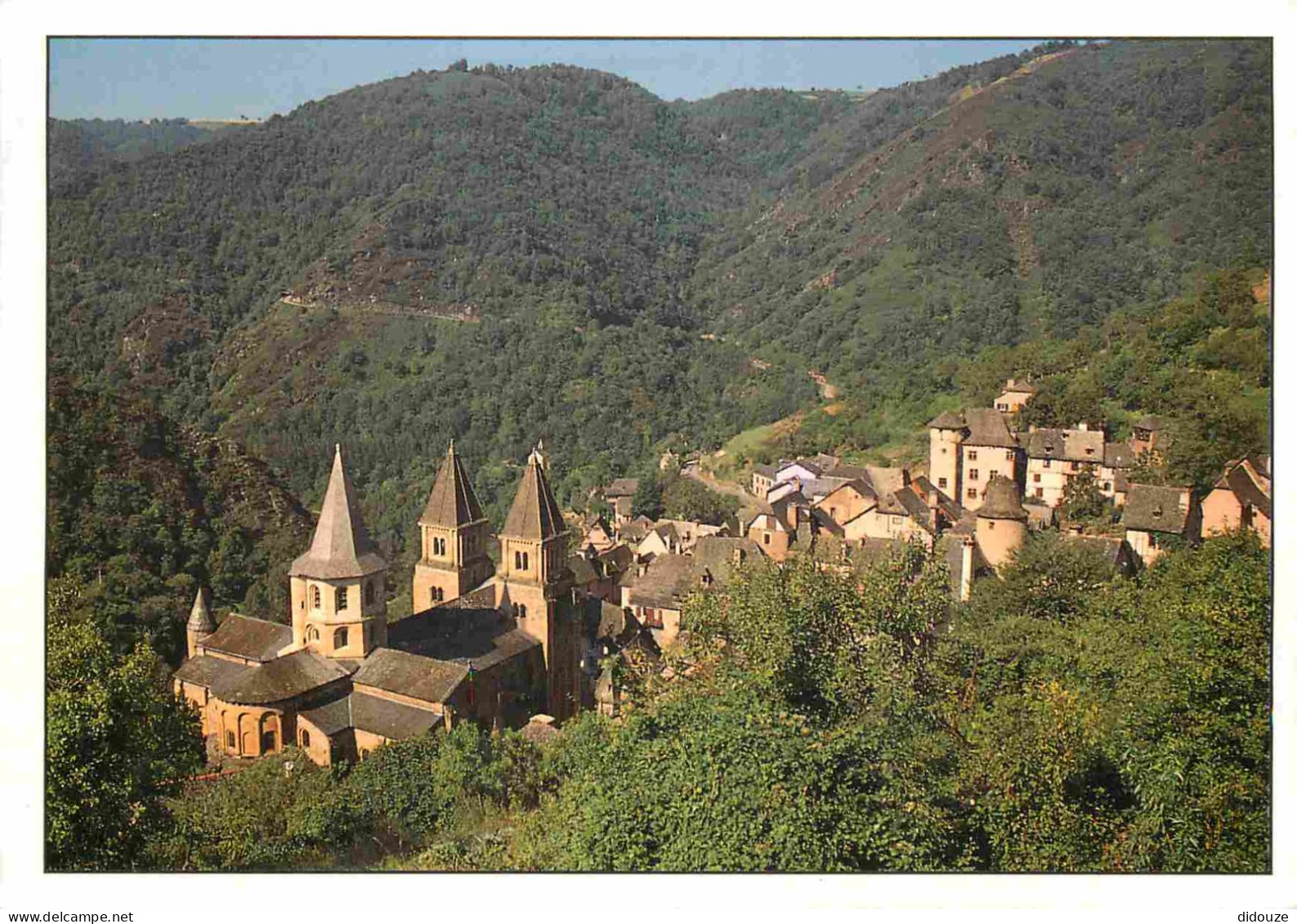 12 - Conques En Rouergue - Le Village Enchâssé Dans Un Cadre Verdoyant à Fflanc De Montagne - CPM - Voir Scans Recto-Ver - Autres & Non Classés