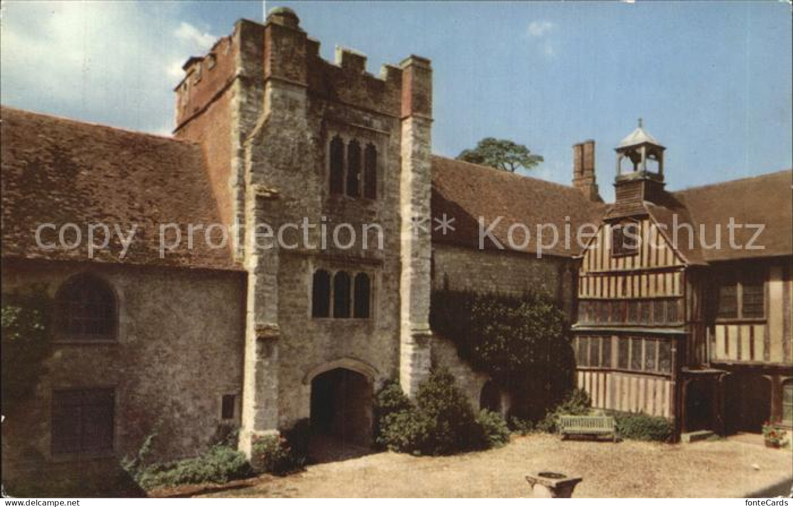 72414193 Ightham Sevenoaks Courtyard And Tower Ightham Mote  - Autres & Non Classés