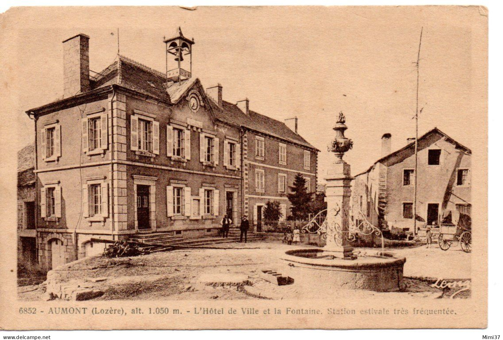 CSM 48 AUMONT HOTEL DE VILLE ET FONTAINE PETITE ANIMATION SEPIA 1939 - Aumont Aubrac