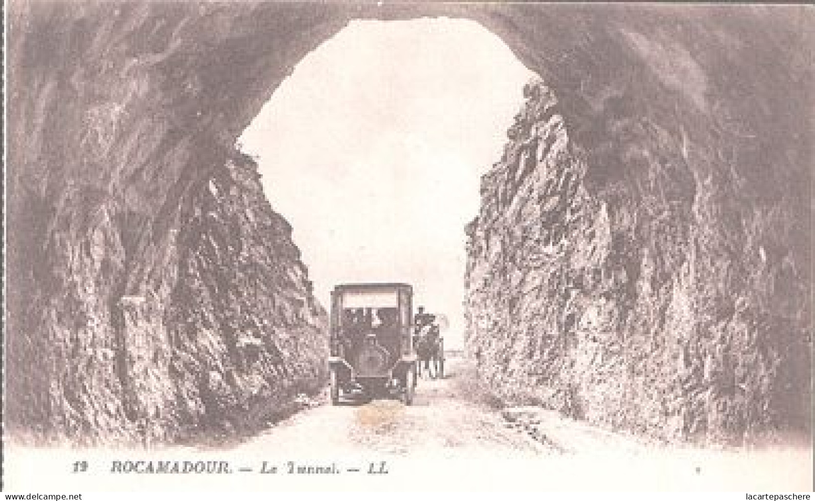 X9759 LOT ROCAMADOUR LE TUNNEL AUTOBUS A L' ENTREE DU TUNNEL CAR AUTOCAR BUS - Rocamadour