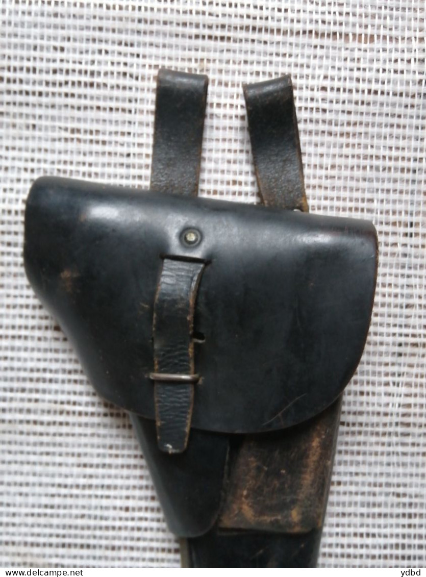 UN HOLSTER DE CEINTURE - Equipement