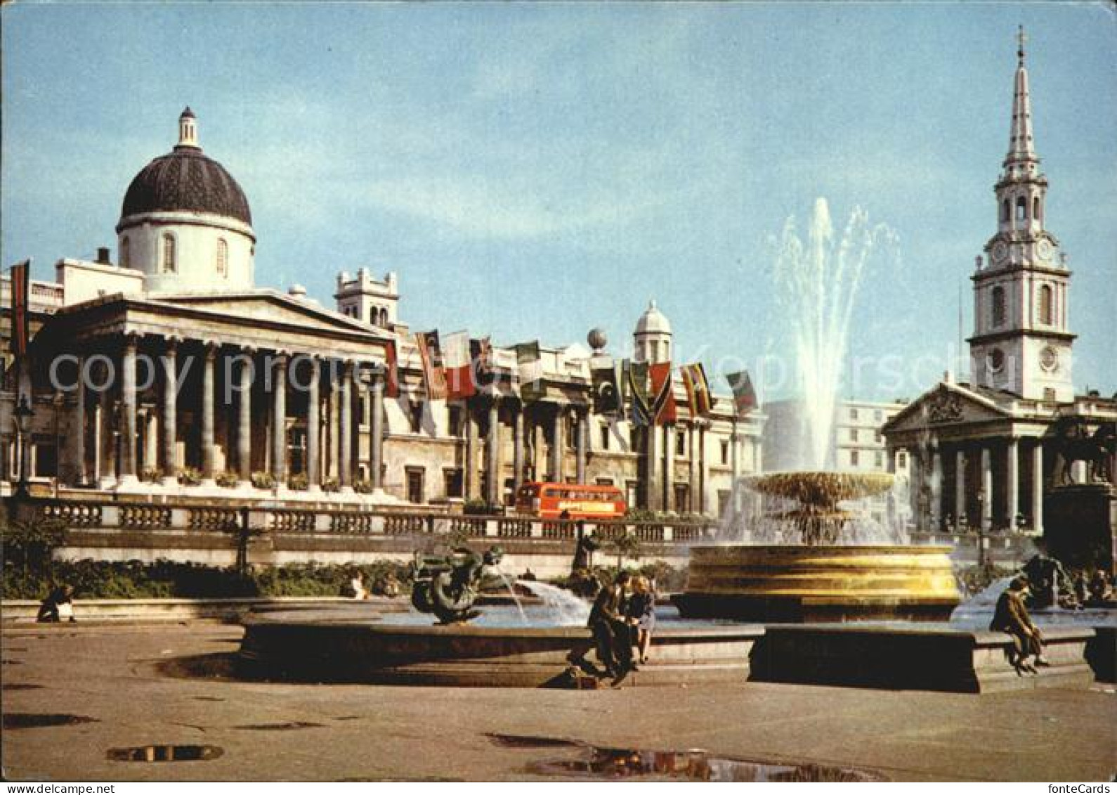 72468296 London National Gallery And St Martin In The Fields Church Trafalgar Sq - Sonstige & Ohne Zuordnung