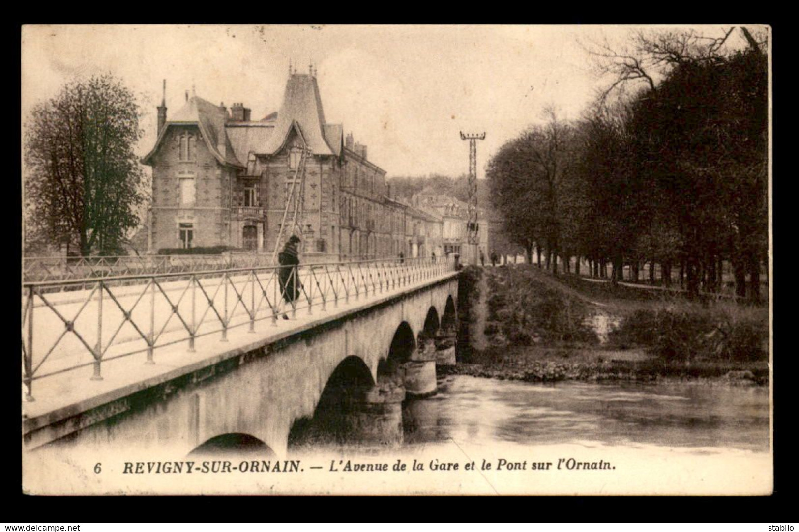 55 - REVIGNY-SUR-ORNAIN - AVENUE DE LA GARE ET LE PONT SUR L'ORNAIN - SANS EDITEUR - Revigny Sur Ornain