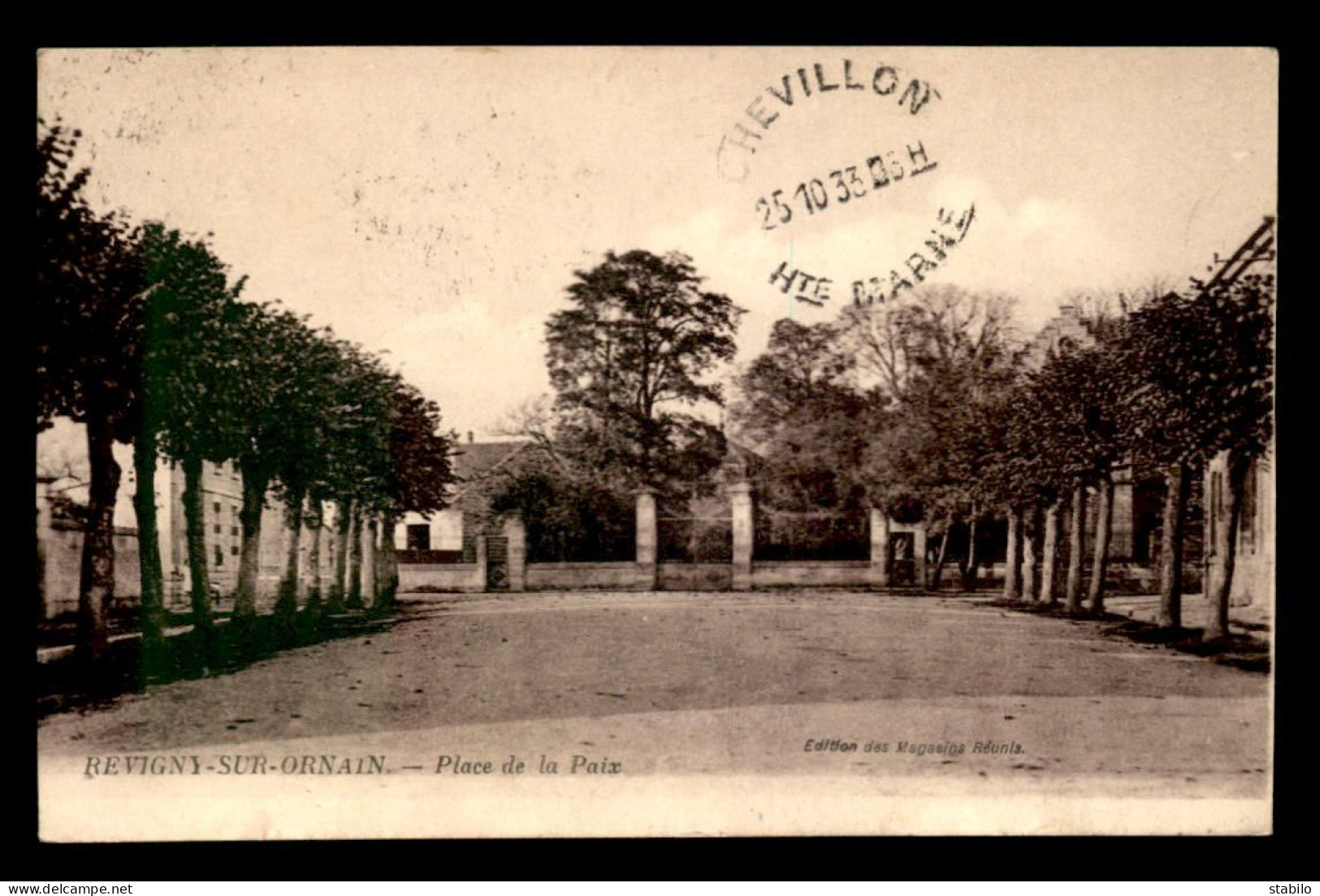 55 - REVIGNY-SUR-ORNAIN - PLACE DE LA PAIX - EDITEUR MAGASINS REUNIS - Revigny Sur Ornain