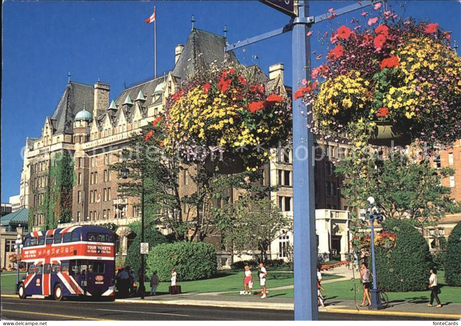 72459780 Victoria British Columbia The Stately Empress Hotel And Two Of Victoria - Non Classés