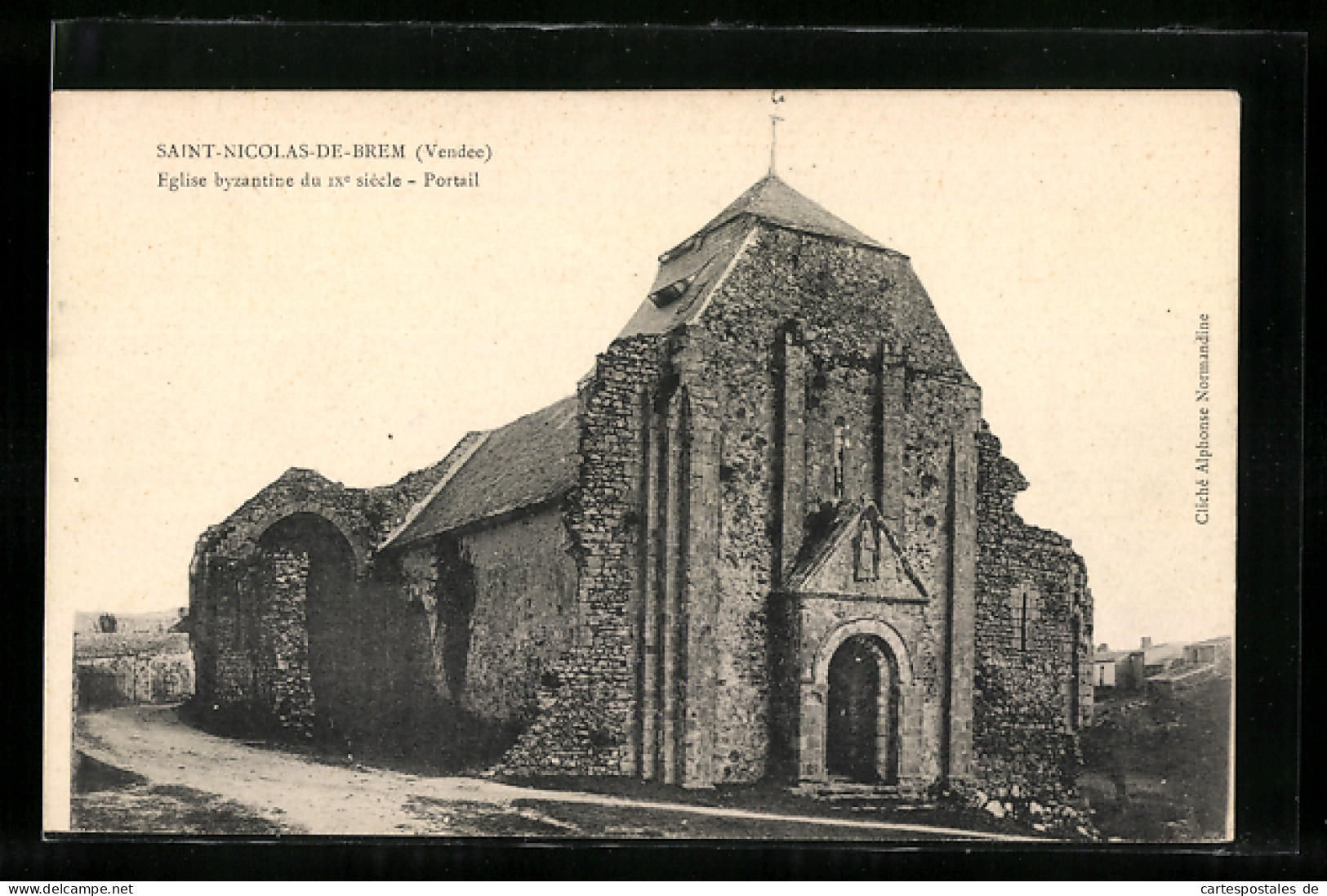 CPA Saint Nicolas-de-Brem, Eglise Byzantine Du IXe Siècle, Portail  - Otros & Sin Clasificación