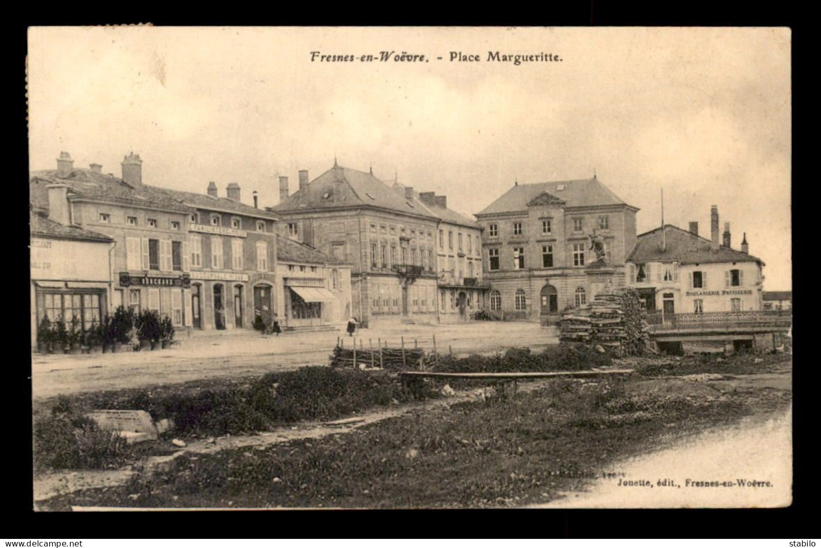 55 - FRESNES-EN-WOEVRE - PLACE DU GENERAL MARGUERITTE - EDITEUR JONETTE - Sonstige & Ohne Zuordnung