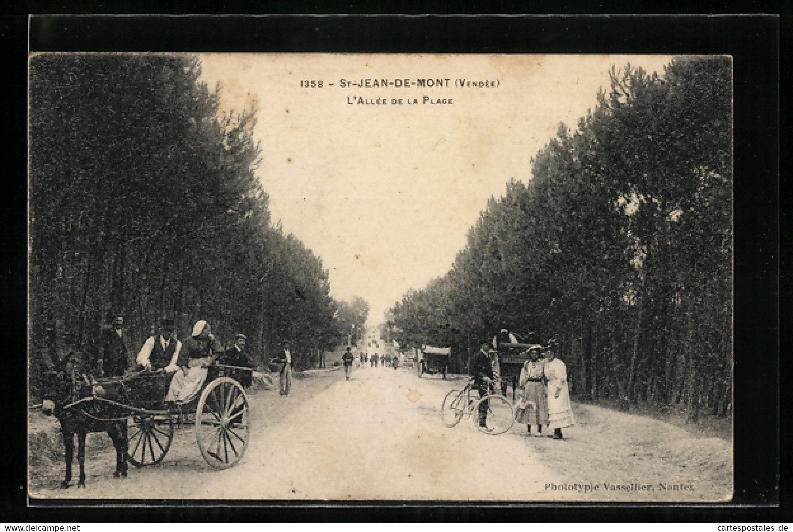 CPA St-Jean-de-Mont, L`Allée De La Plage  - Saint Jean De Monts