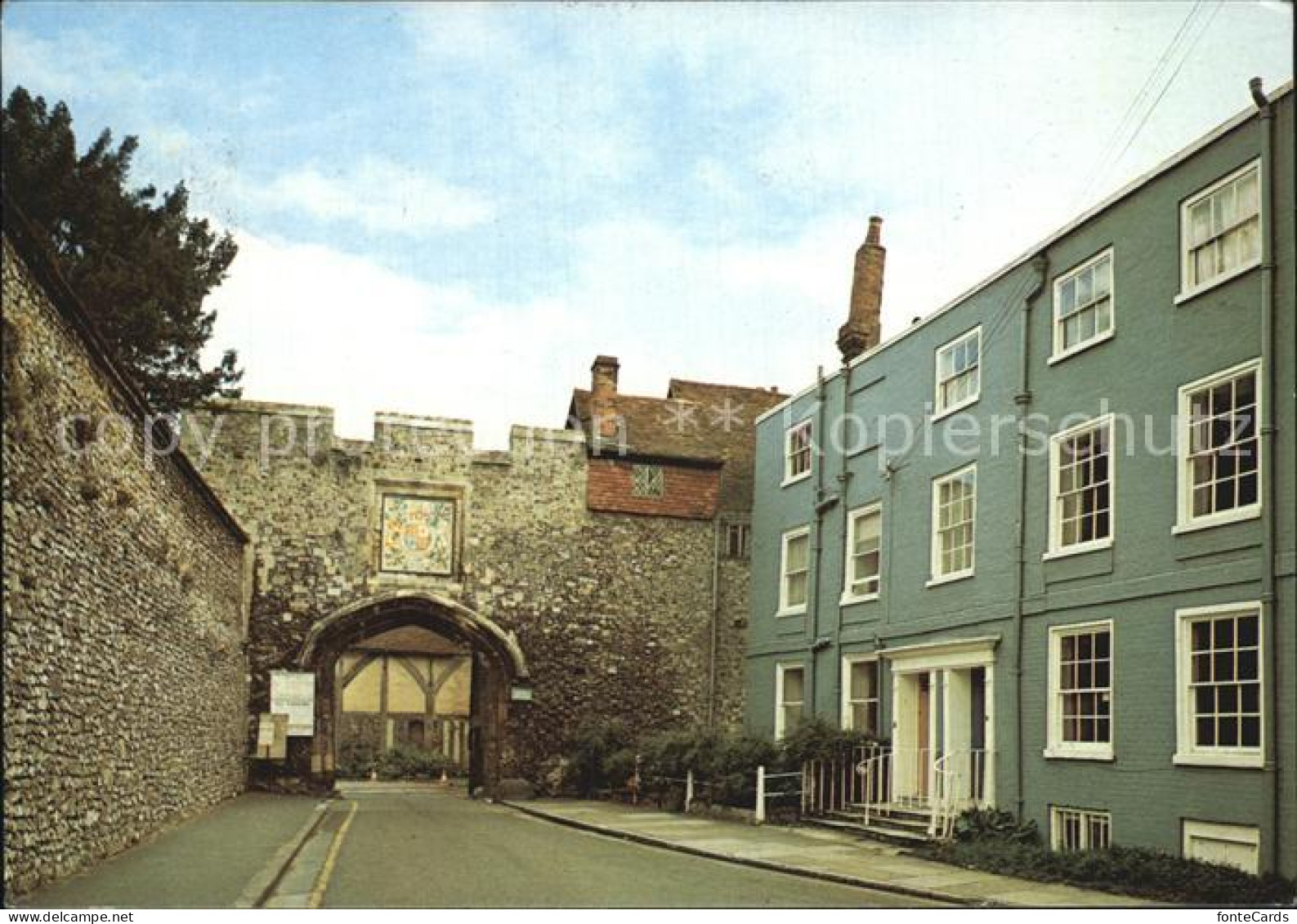 72451124 Winchester South Gateway Leading To Winchester Cathedral Winchester - Sonstige & Ohne Zuordnung