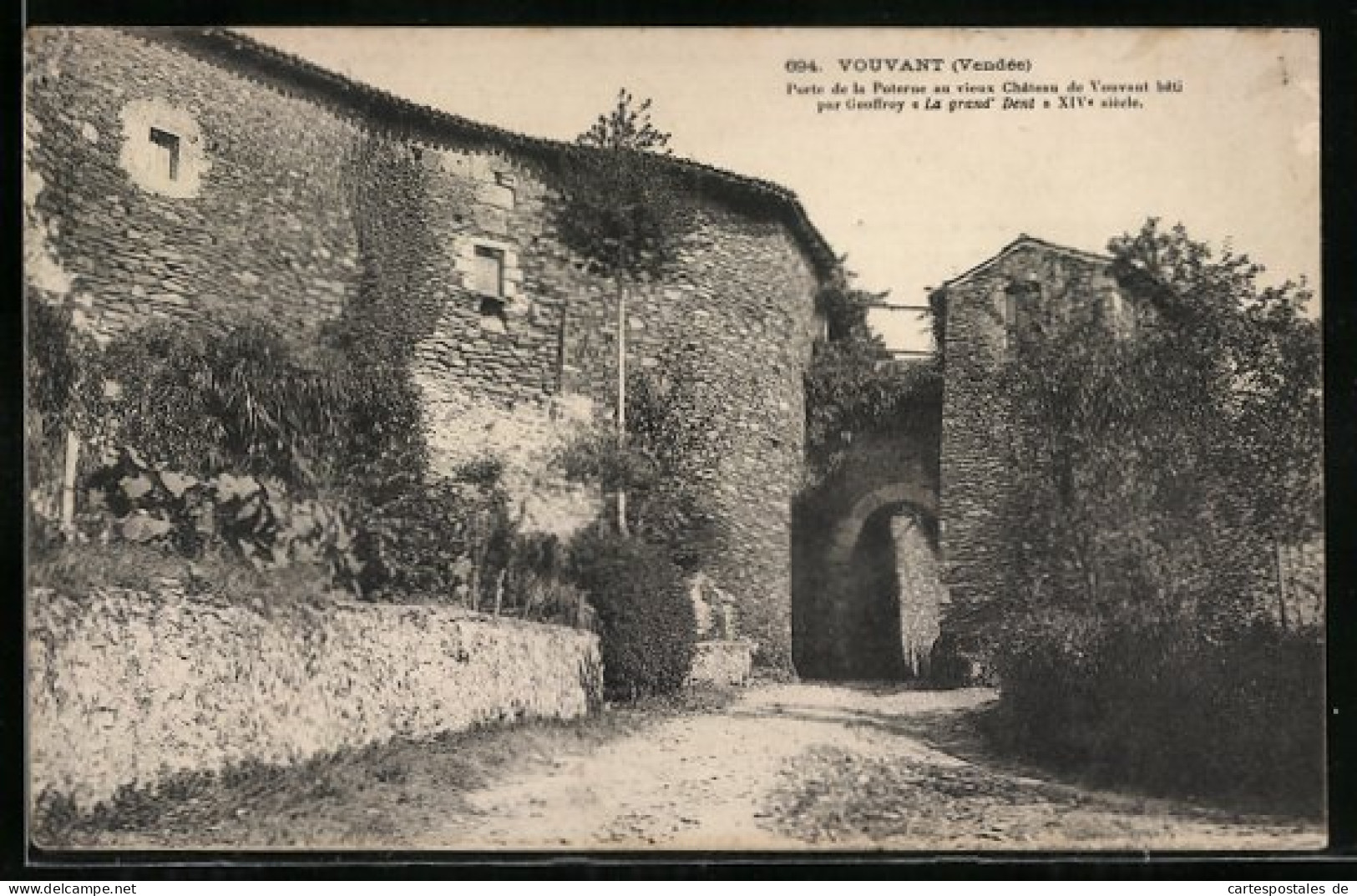 CPA Vouvant, Porte De La Poterne Au Vieux Château De Vouvant  - Autres & Non Classés