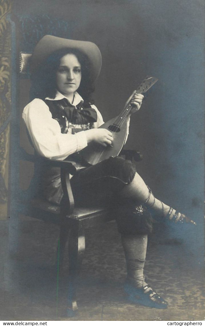 Social History Souvenir Real Photo Elegant Woman Mandolin Hat Coiffure - Photographie