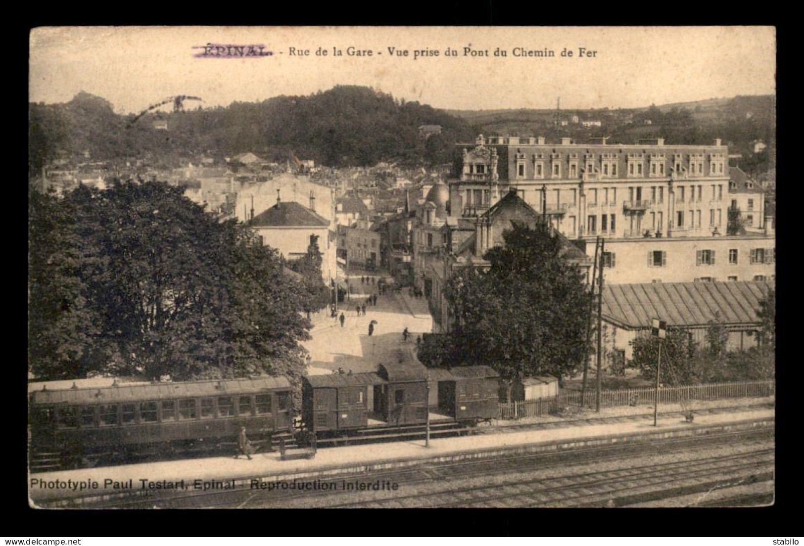 88 - EPINAL - RUE DE LA GARE - VUE PRISE DU PONT DE CHEMIN DE FER - Epinal