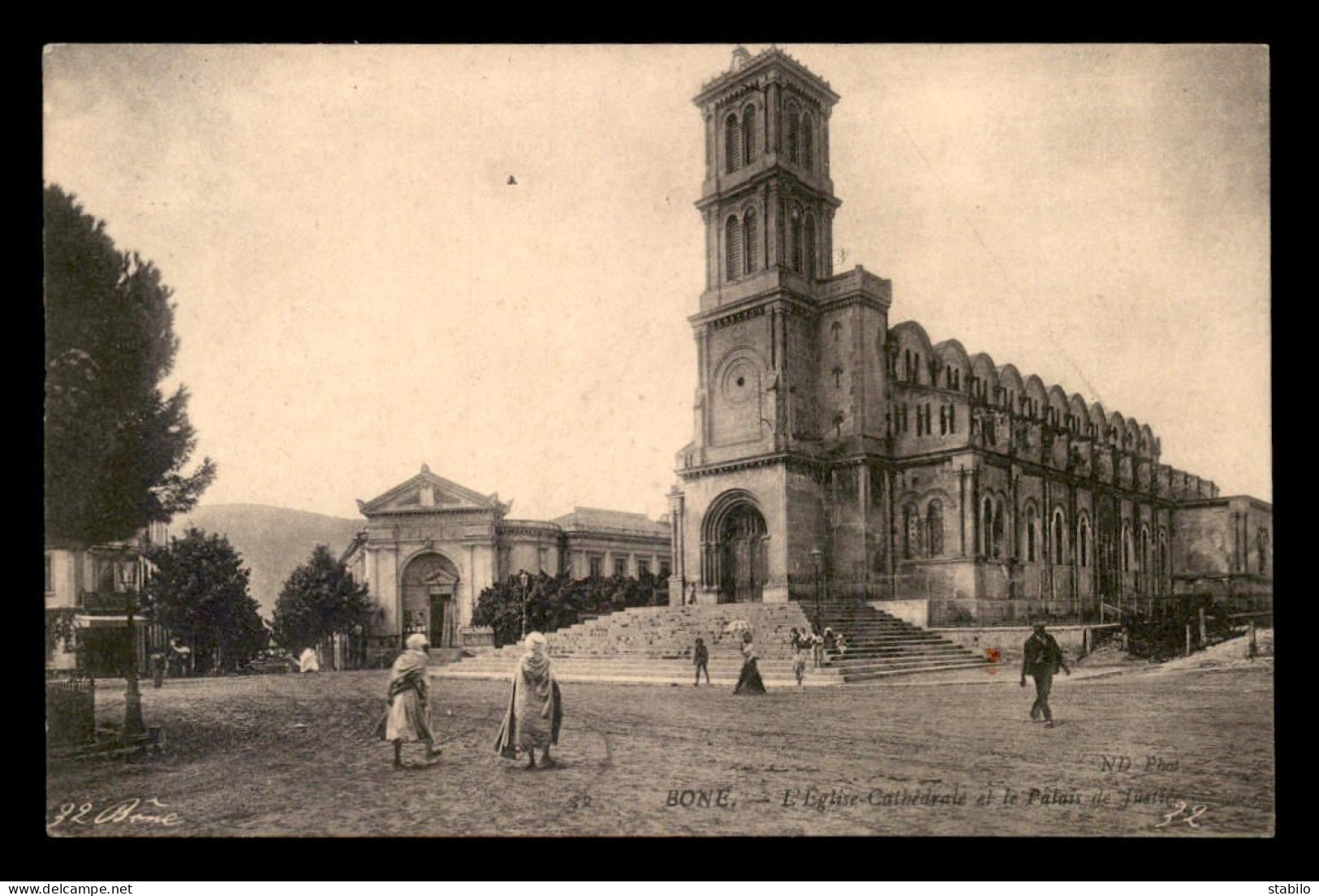 ALGERIE - BONE - L'EGLISE CATHEDRALE ET LE PALAIS DE JUSTICE - Annaba (Bône)