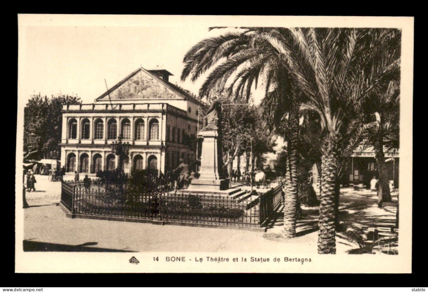 ALGERIE - BONE - LE THEATRE ET LA STATUE DE BERTAGNA - Annaba (Bône)
