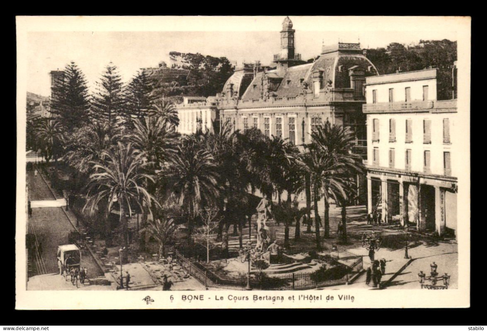 ALGERIE - BONE - LE COUR BERTAGNA ET L'HOTEL DE VILLE - Annaba (Bône)