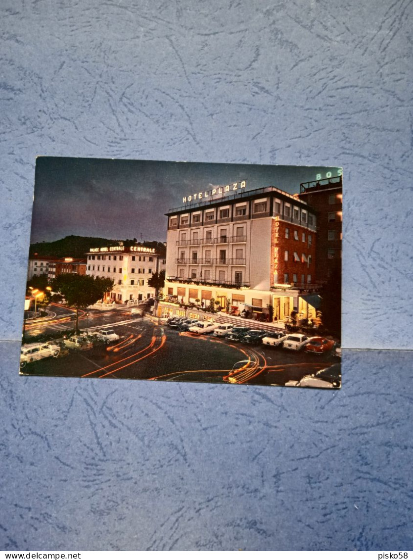 Chianciano Terme-piazza Italia-notturno-fg-1974 - Voitures De Tourisme