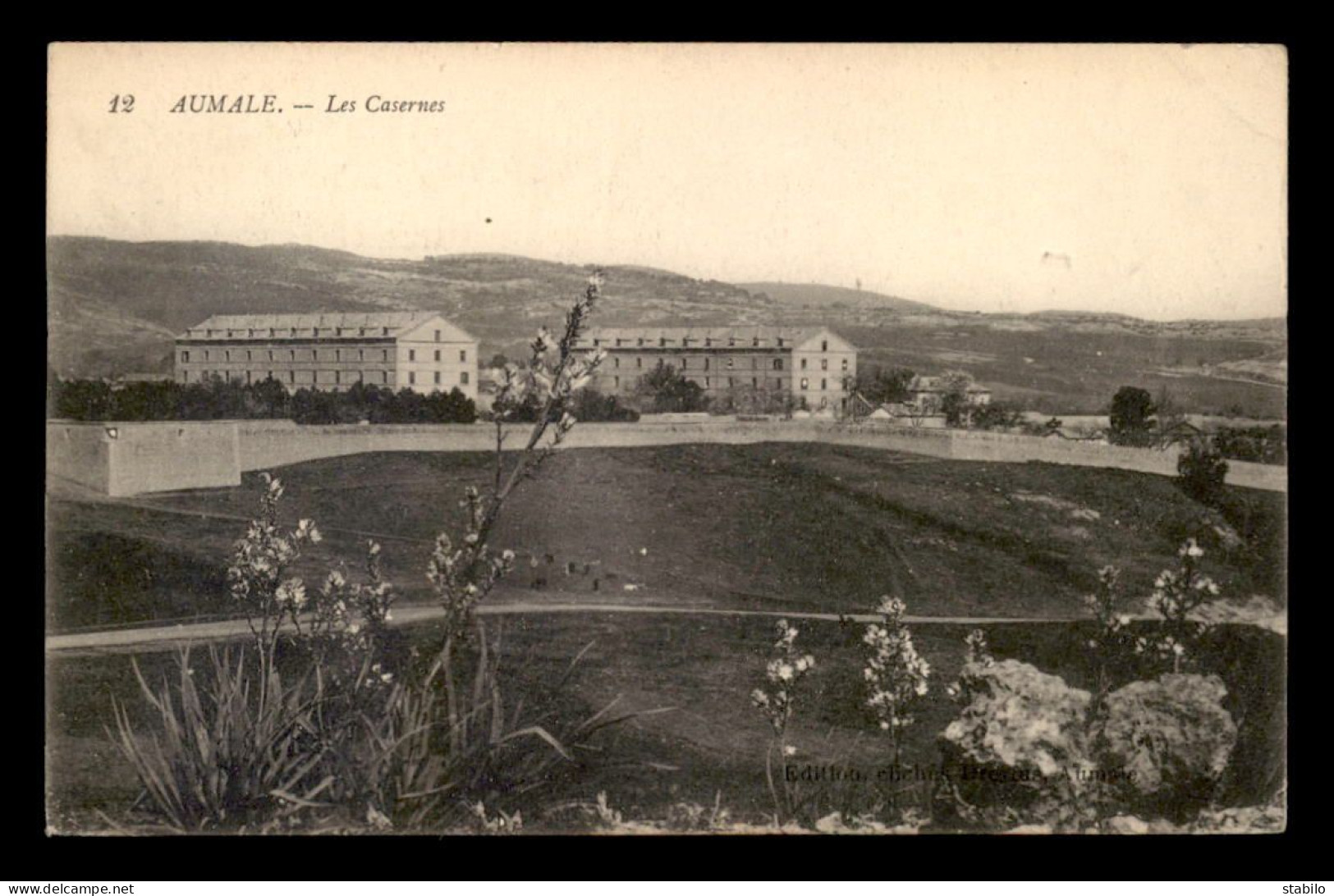 ALGERIE - AUMALE - LES CASERNES - Autres & Non Classés