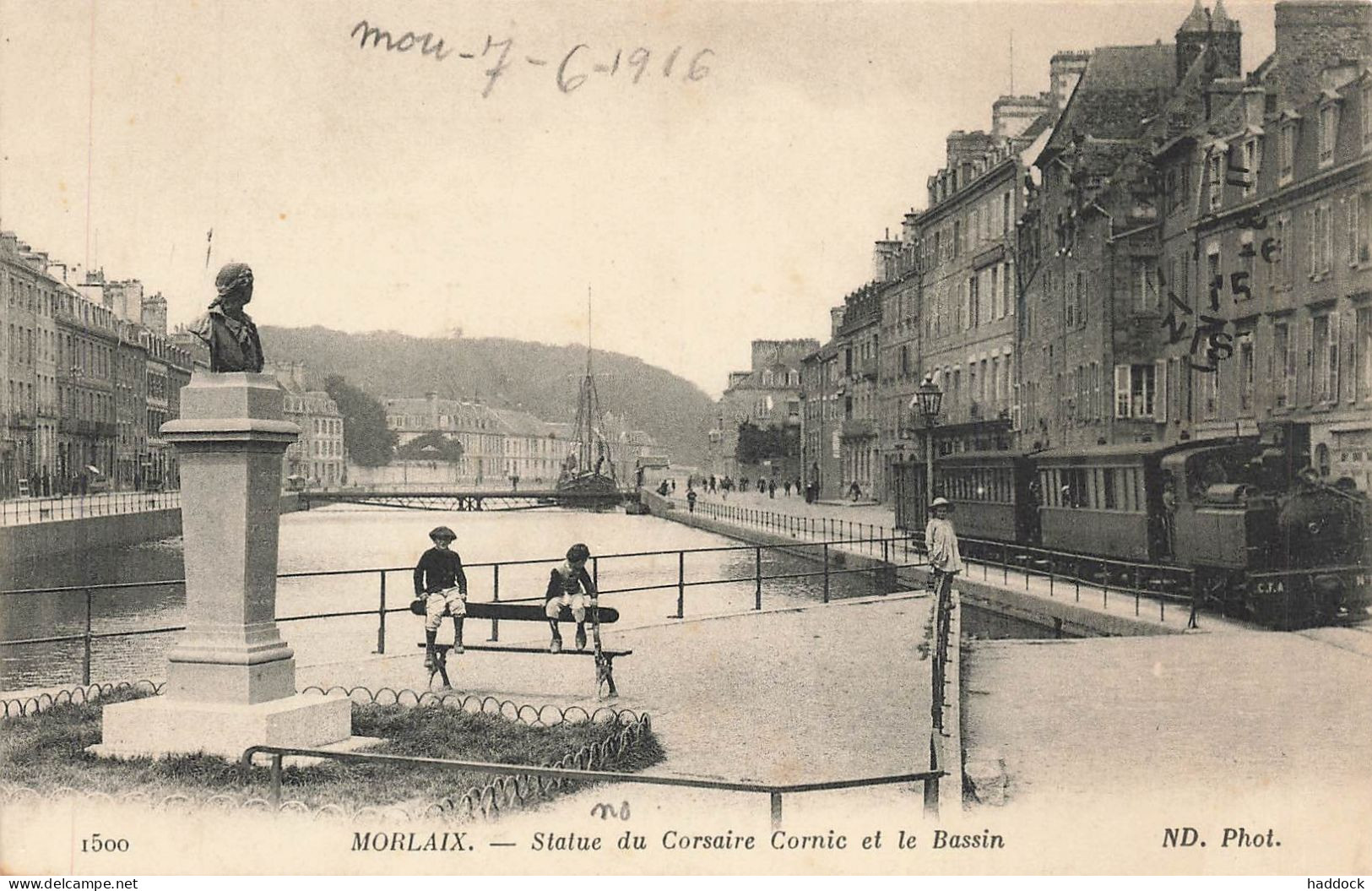 MORLAIX : STATUE DU CORSAIRE CORNIC ET LE BASSIN - Morlaix