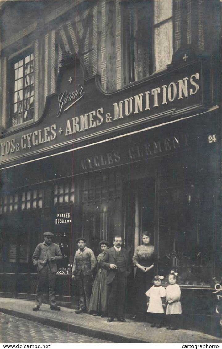 Carte-Photo - Magasin Autos & Cycles Clément Armes & Munitions, Phares Ducellier 1912 Cycle & Weapons Store - Fotos