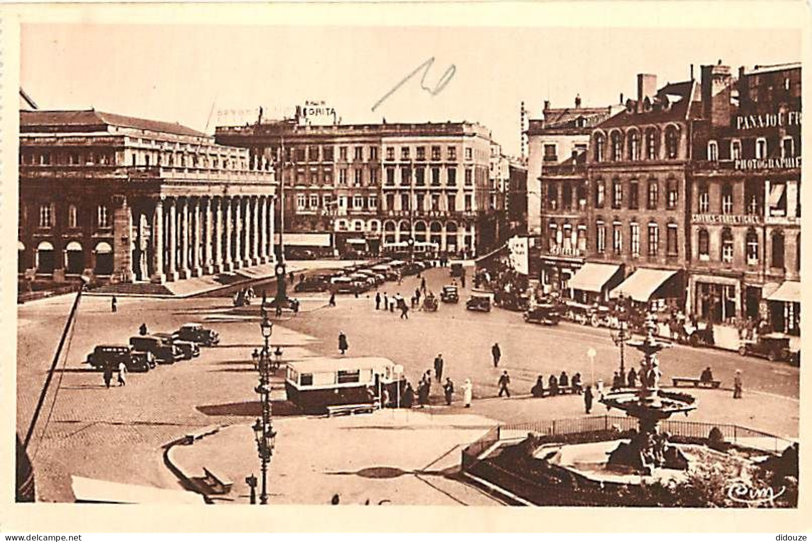 33 - Bordeaux - Place De La Comédie - Animée - Automobiles - Bus - CPA - Voir Scans Recto-Verso - Bordeaux