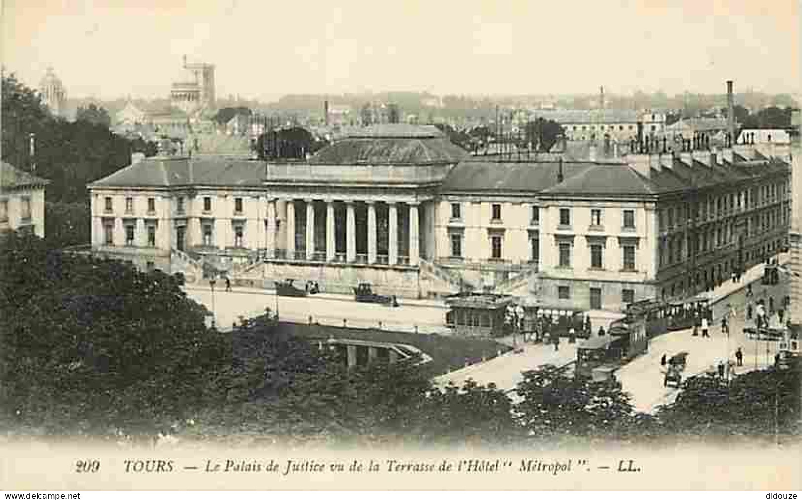 37 - Tours - Le Palais De Justice Vu De La Terrasse De L'Hotel Métropol - Animée - Tramway - CPA - Voir Scans Recto-Vers - Tours