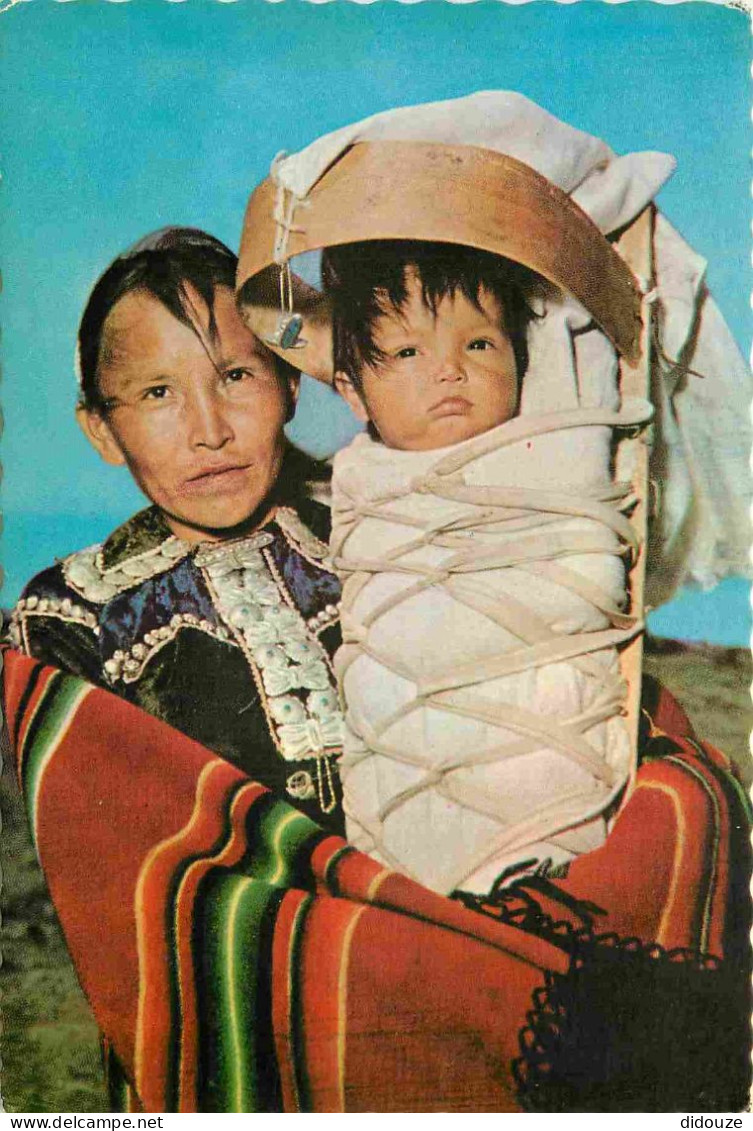 Indiens - Navajos - Navajo Mother With Baby On Cradle Board Called A-Wee-T-Saal By The Navajos - L520 - Carte Dentelée - - Indianer