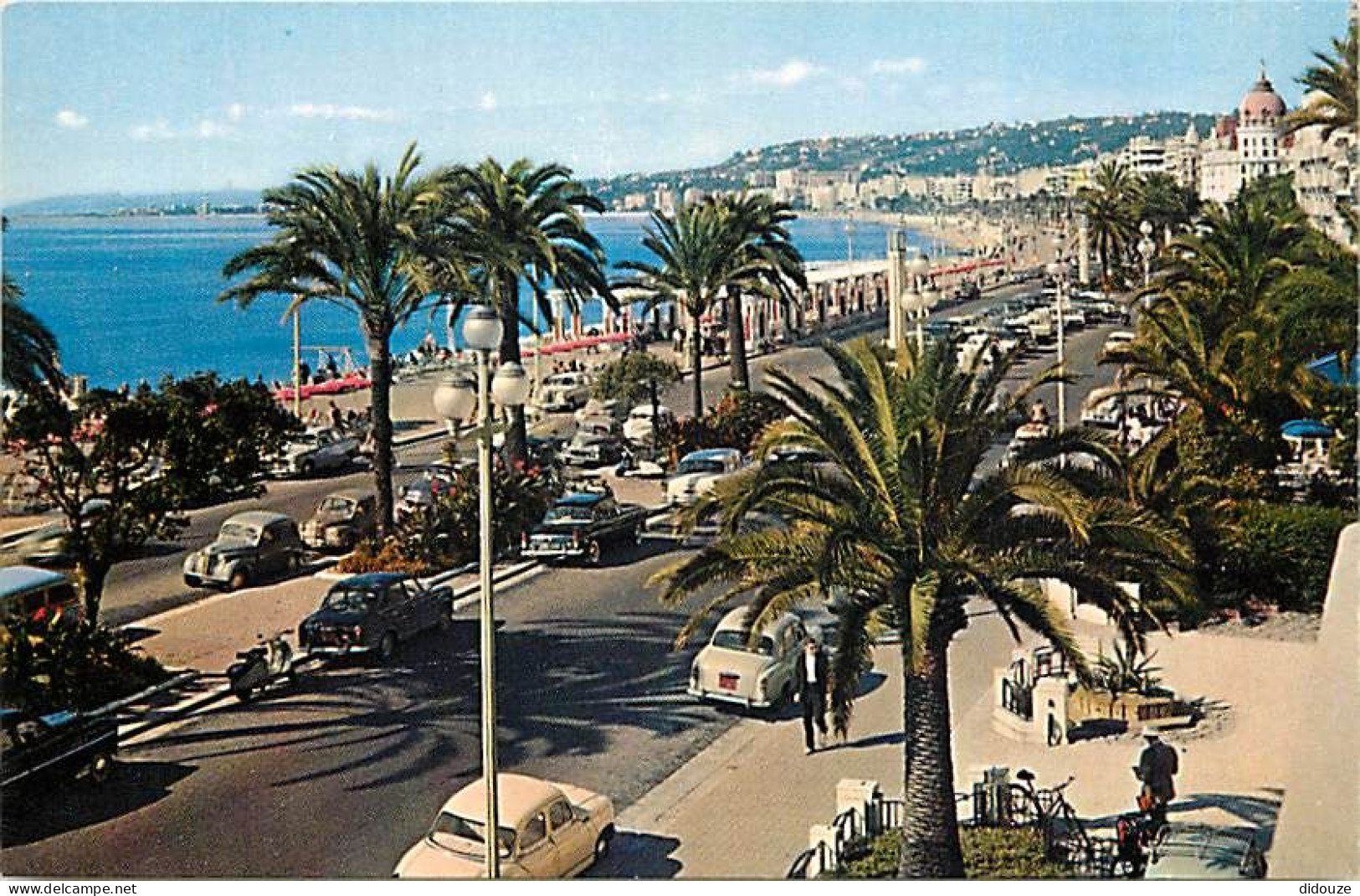 Automobiles - Nice - La Promenade Des Anglais - Scooter - CPSM Format CPA - Voir Scans Recto-Verso - Passenger Cars