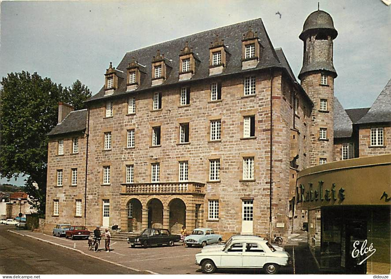 Automobiles - Brive - L'Hôtel De Ville - CPM - Voir Scans Recto-Verso - Voitures De Tourisme