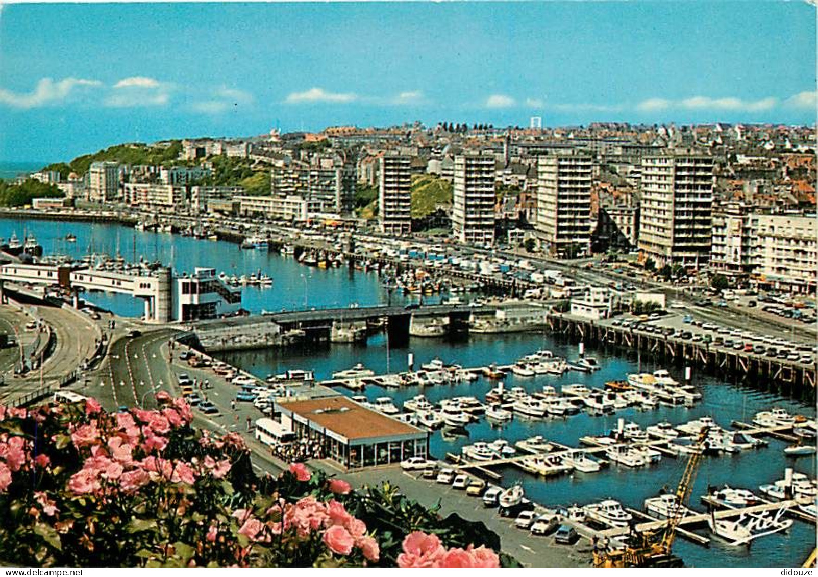 62 - Boulogne Sur Mer - Au Premier Plan  à Droite  Le Port De Plaisance. Au Second Plan  De Gauche à Droite  Le Quai Cha - Boulogne Sur Mer