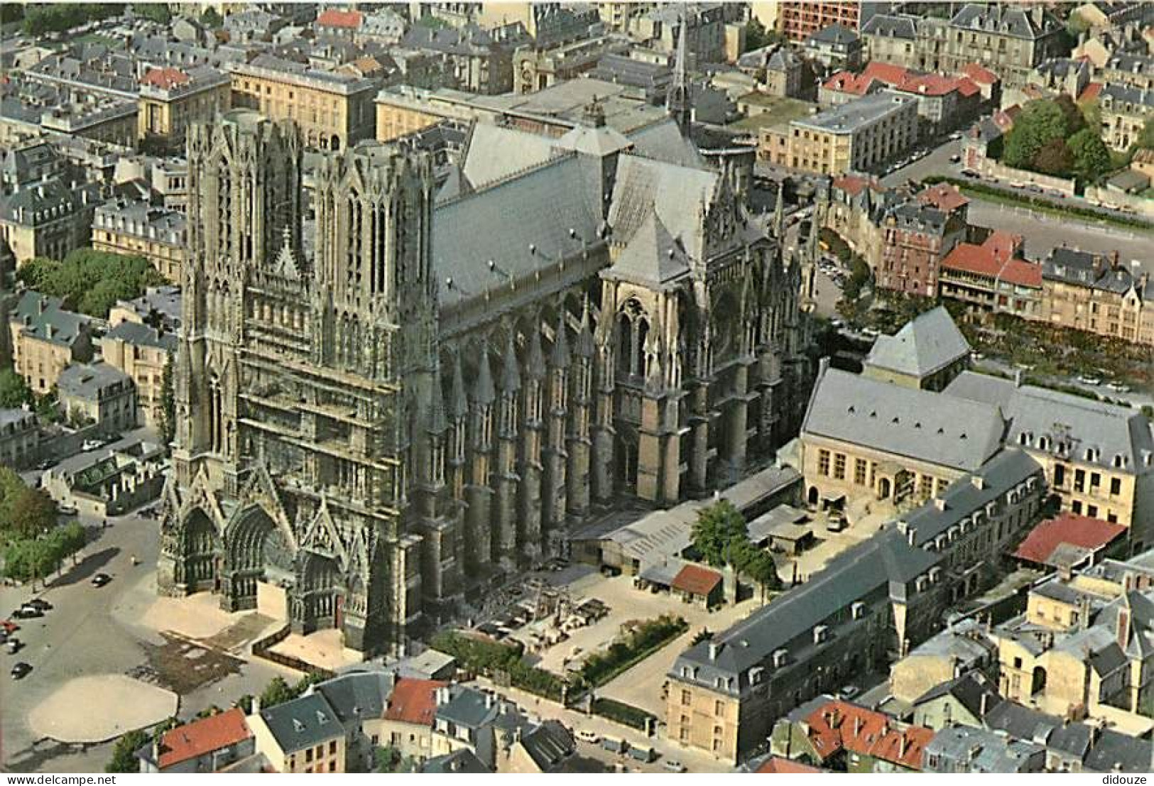 51 - Reims - Cathédrale Notre Dame - Vue Aérienne - CPM - Carte Neuve - Voir Scans Recto-Verso - Reims