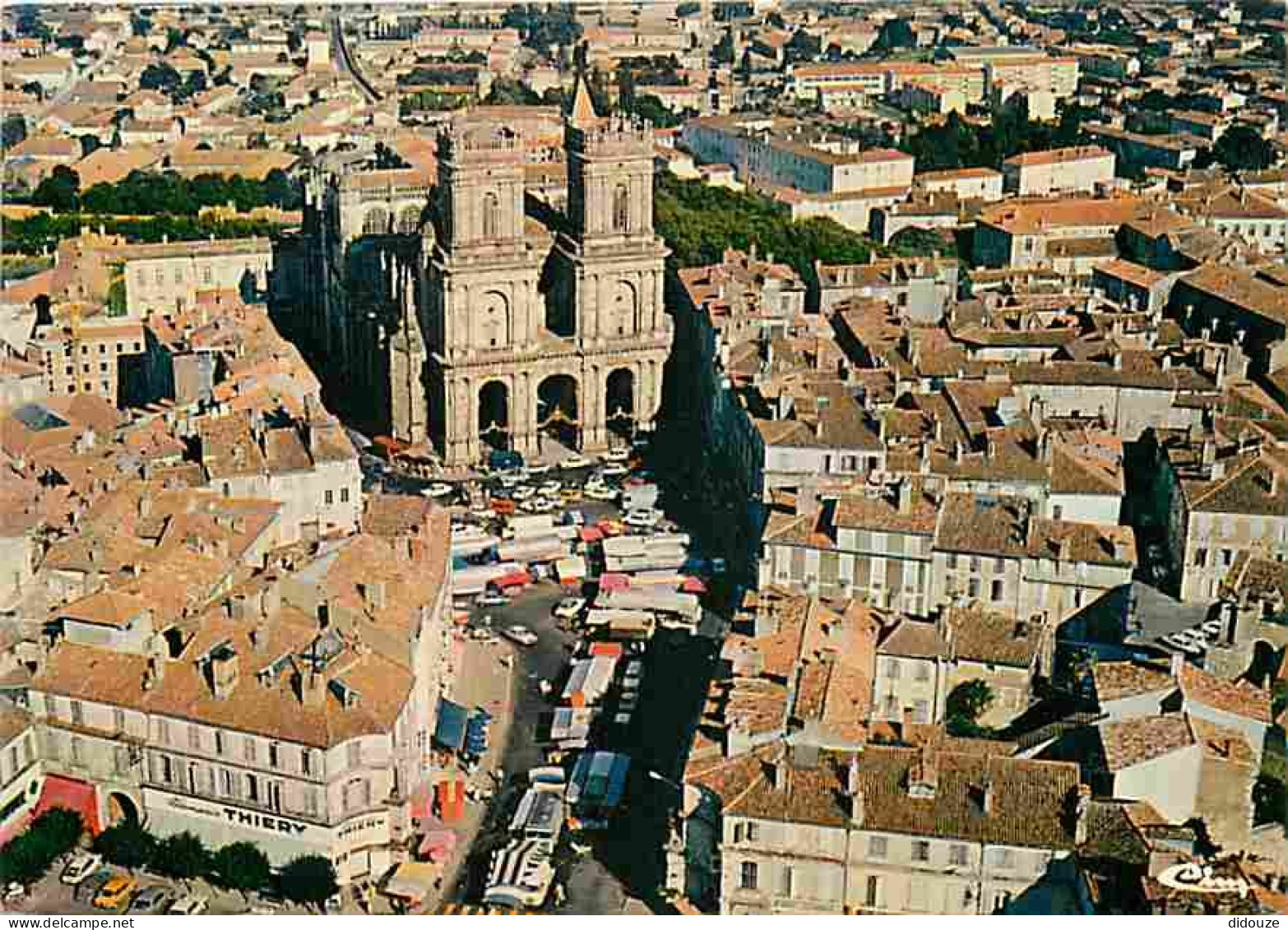 32 - Auch - Vue Générale Aérienne - La Cathédrale - CPM - Voir Scans Recto-Verso - Auch