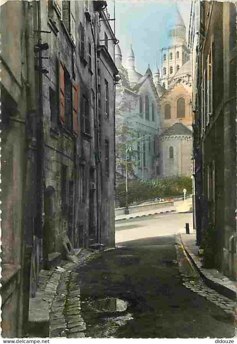 24 - Périgueux - Vieille Rue Près De La Cathédrale Saint Front - CPM - Voir Scans Recto-Verso - Périgueux