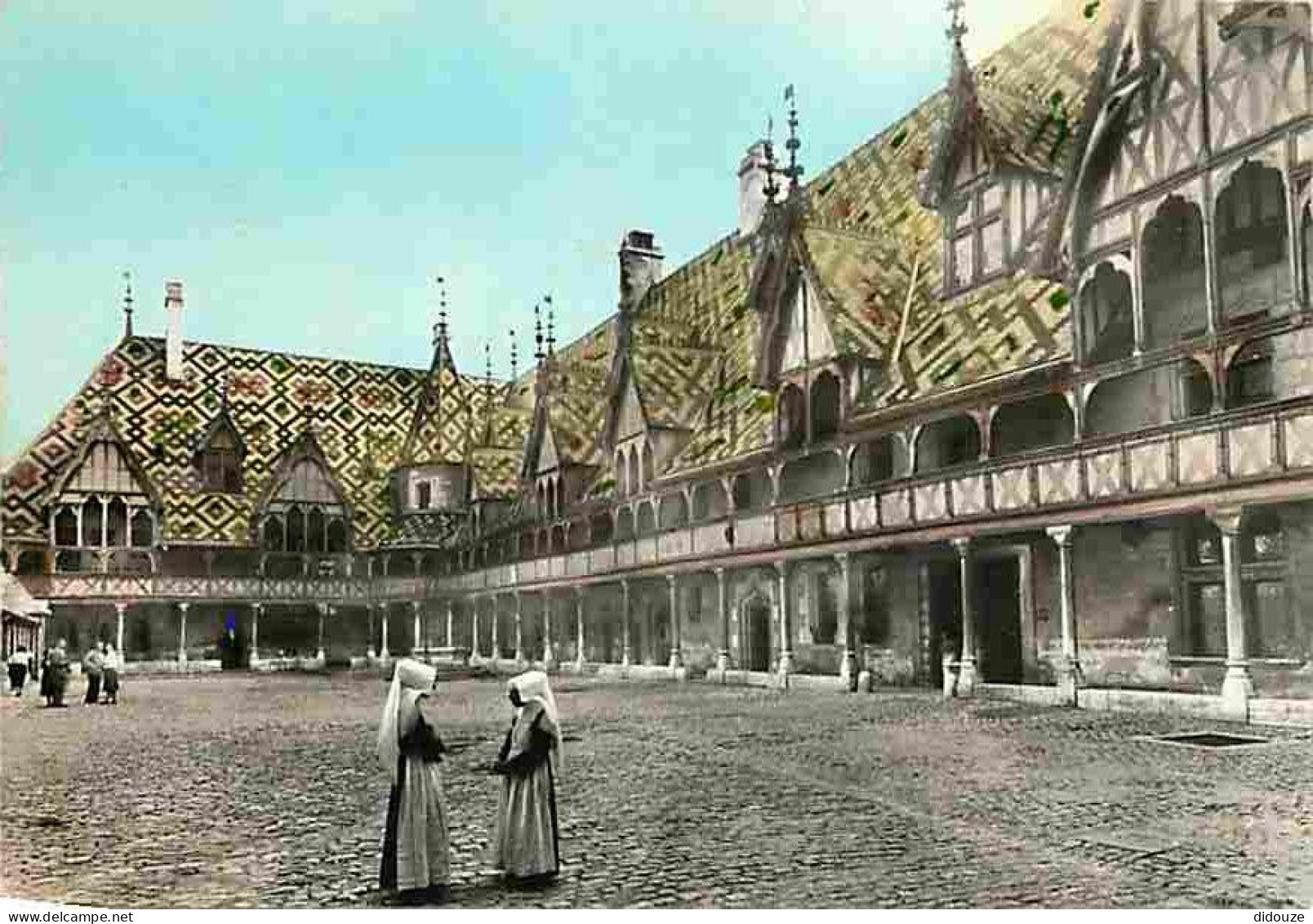 21 - Beaune - L'Hotel Dieu - La Cour D'honneur - Religieuses - Soeur Hospitalière - CPM - Voir Scans Recto-Verso - Beaune