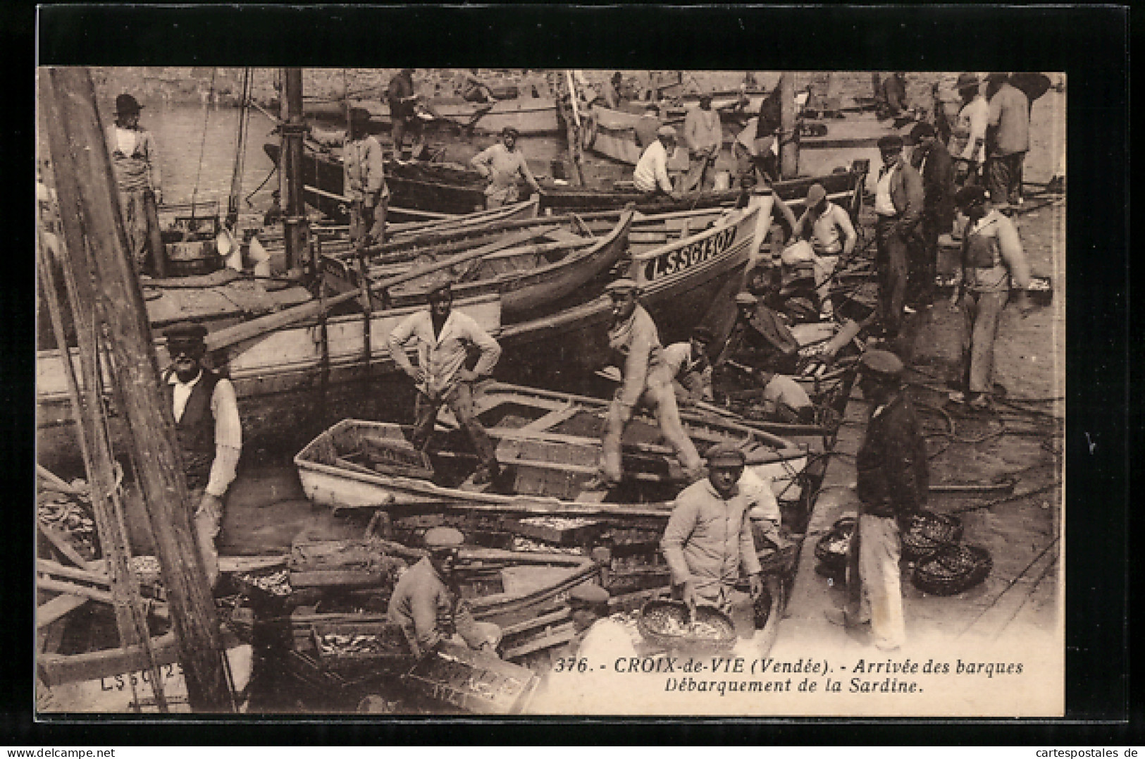 CPA Croix-de Vie, Arrivee Des Barques, Debarquement De La Sardine  - Otros & Sin Clasificación