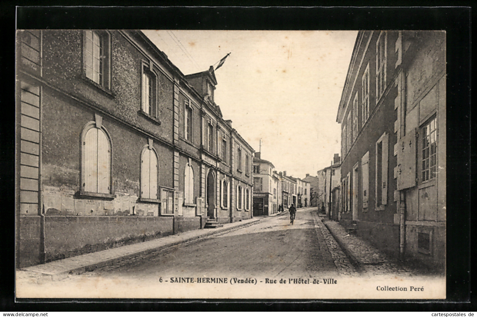 CPA Sainte-Hermine, Rue De L`Hotel De Ville  - Sainte Hermine