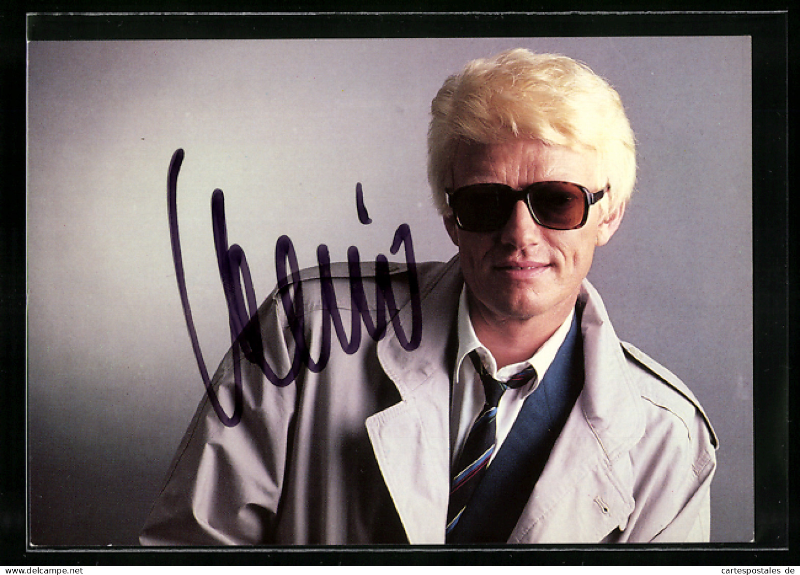 AK Musiker Heino Mit Sonnenbrille Im Anzug Und Trenchcoat, Autograph  - Musique Et Musiciens