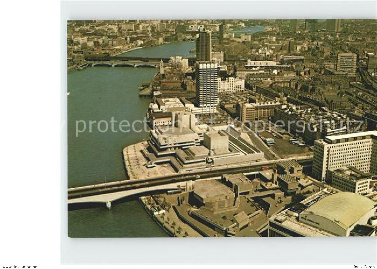 72331542 London Aerial View Of The National Theatre And Festival Hall - Andere & Zonder Classificatie