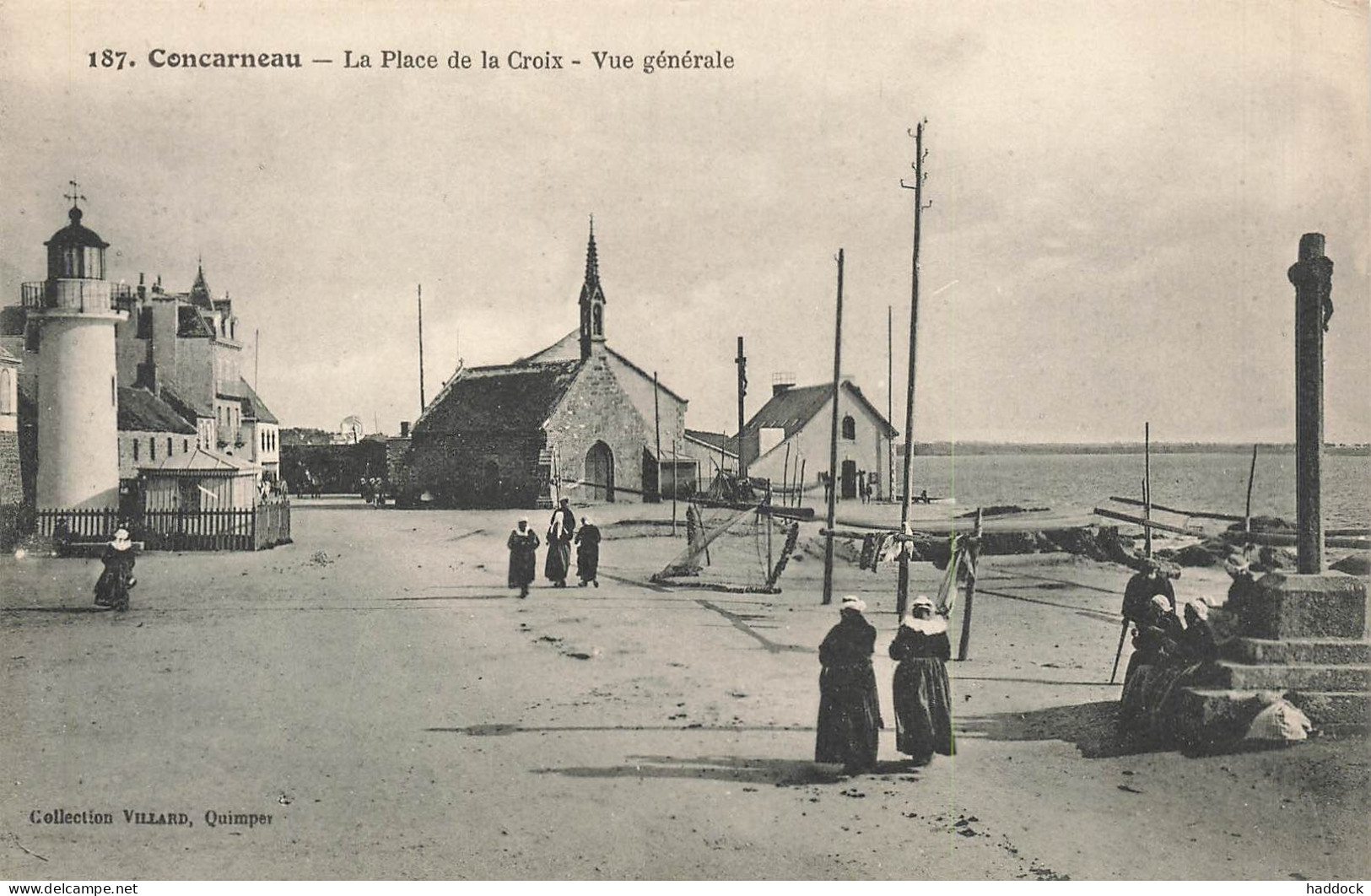 CONCARNEAU : LA PLACE DE LA CROIX - VUE GENERALE - Concarneau