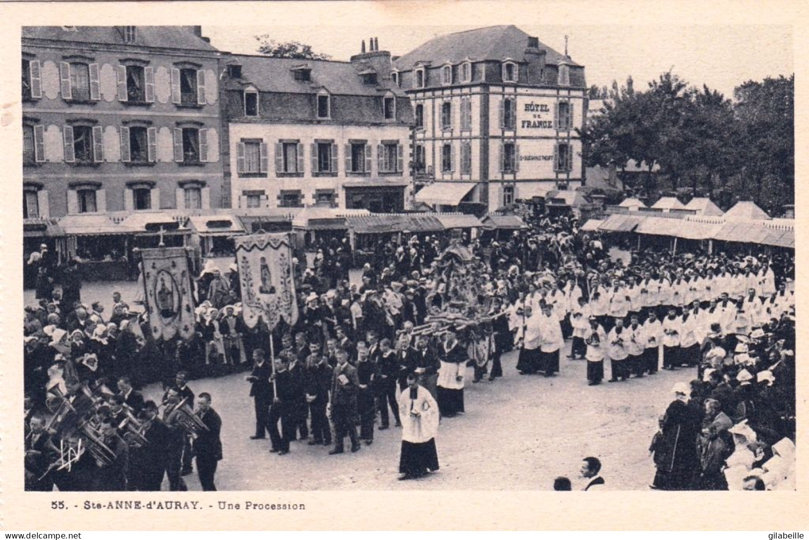 56 - Morbihan - SAINTE ANNE D AURAY - Une Procession - Hotel De France - Sainte Anne D'Auray