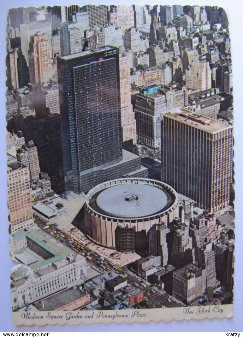 ETATS-UNIS - NEW YORK - CITY - Madison Square Garden And Pennsylvania Plaza - Lugares Y Plazas