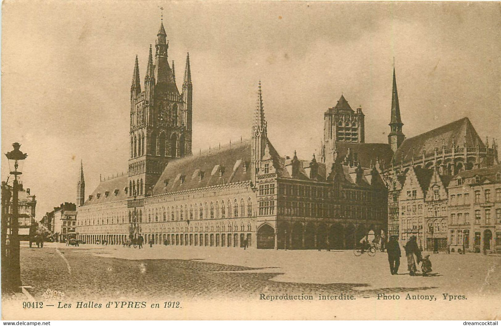 Top Promotion 2 Cpa YPRES IPER. Convoi Ravitaillement Sous Les Obus Et Les Halles - Ieper