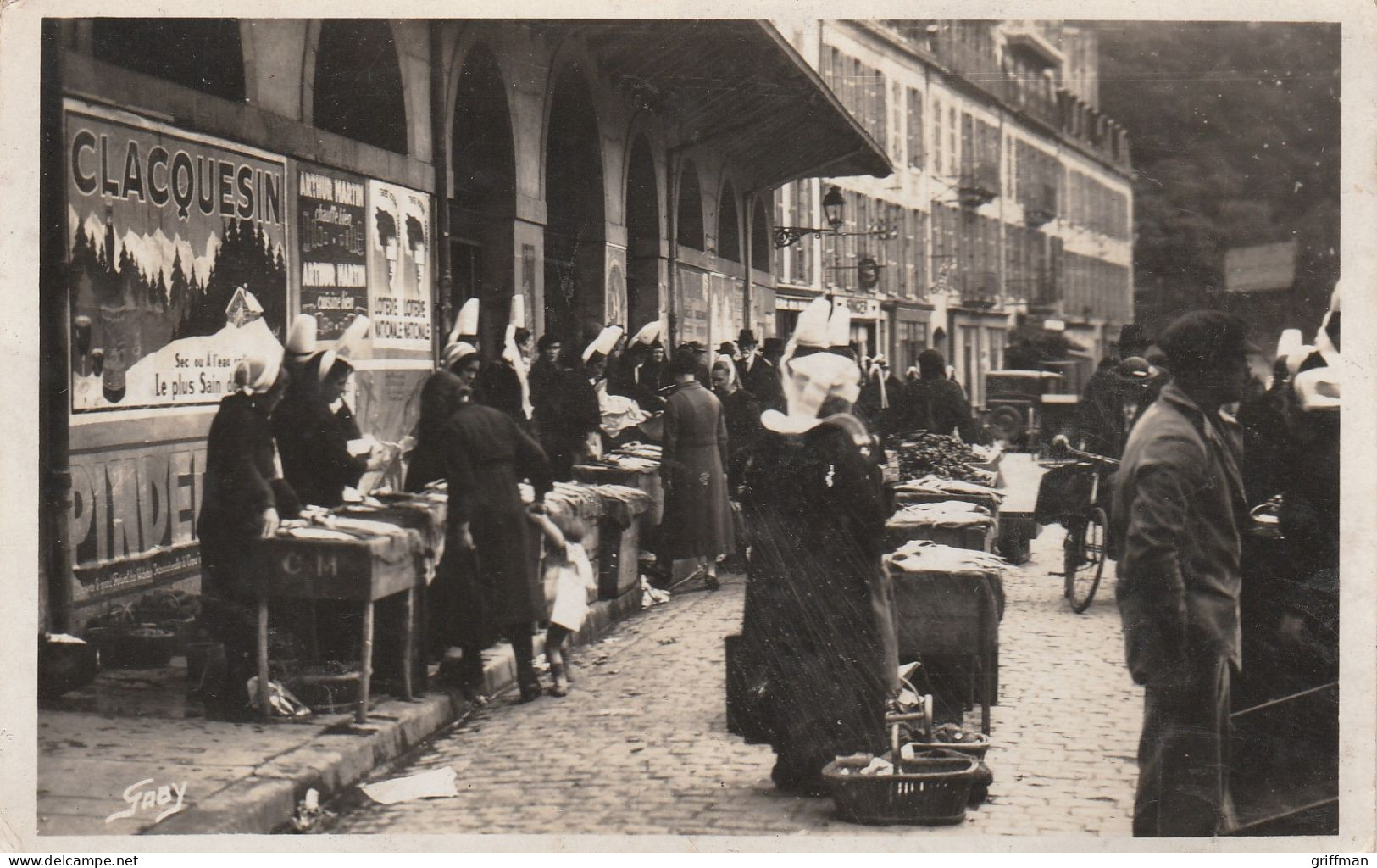 QUIMPER LE MARCHE AUX POISSONS 1945 CPSM 9X14 TBE - Quimper