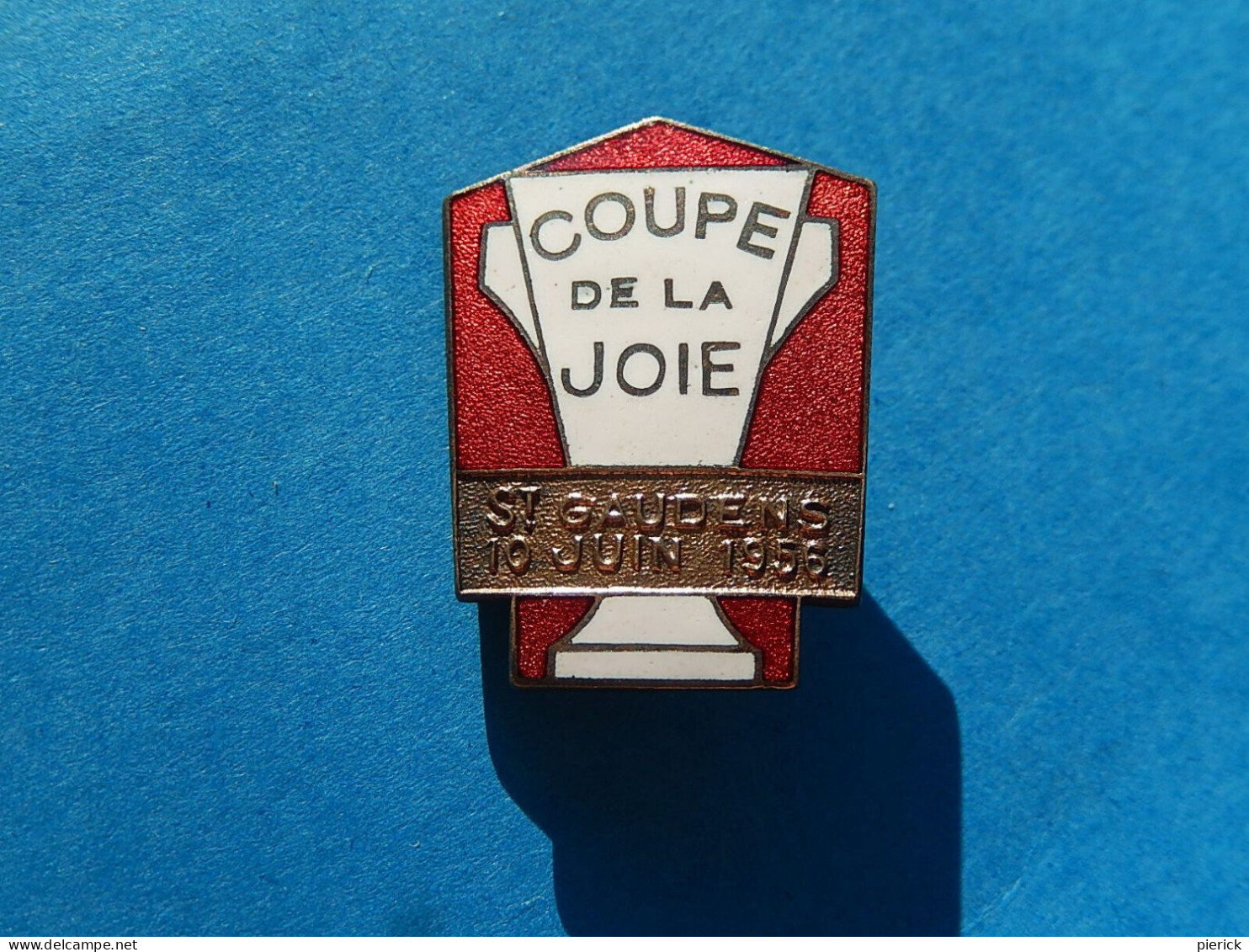 Insigne émaillé  Coupe De La Joie MRJC 1956 JEUNESSE CHRETIENNE RURALE Saint Gaudens HAUTE GARONNE - Associations