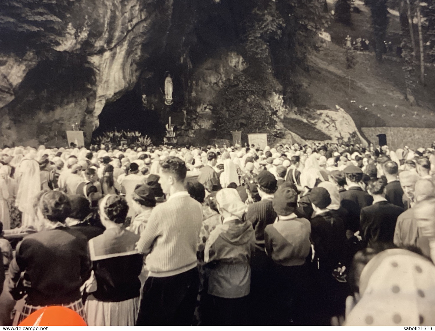 Snapshot 1950 Lourdes, Homme, Femme, Debout Devant La Grotte - Personas Anónimos