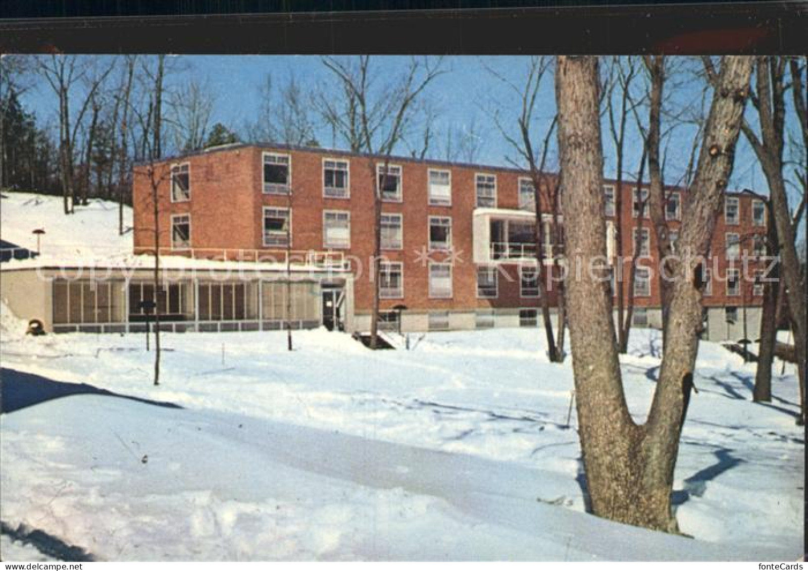 72154522 Waltham_Massachusetts Mens Dormitory In Leon Quadrangle Brandeis Univer - Autres & Non Classés
